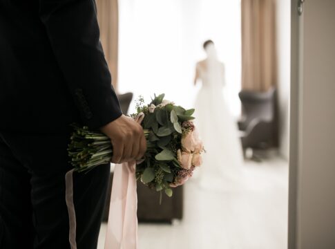 golpe-do-casamento:-mulher-fecha-empresa-apos-pegar-dinheiro-de-noivos