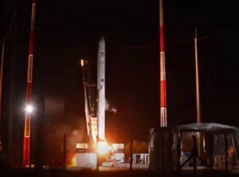 foguete-sul-coreano-explode-e-cai-logo-apos-o-lancamento-no-brasil