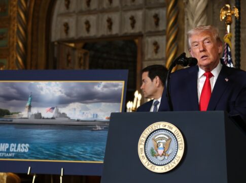 trump-diz-que-eua-vao-ficar-com-petroleo-e-navios-venezuelanos