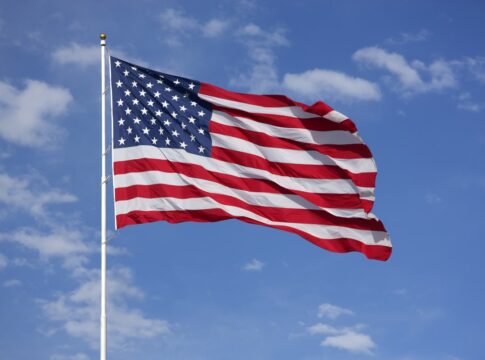 eua:-pib-surpreende-e-cresce-4,3%-no-3o-trimestre,-acima-do-esperado