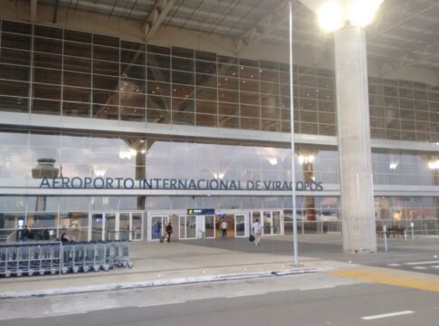 agente-tem-aparelho-de-multa-destruido-por-motorista-em-aeroporto