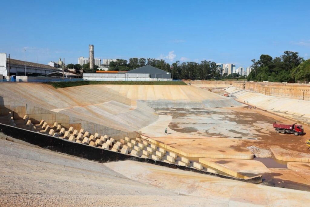 tarcisio-inaugura-piscinao-com-gerador-porque-enel-“deixou-na-mao”
