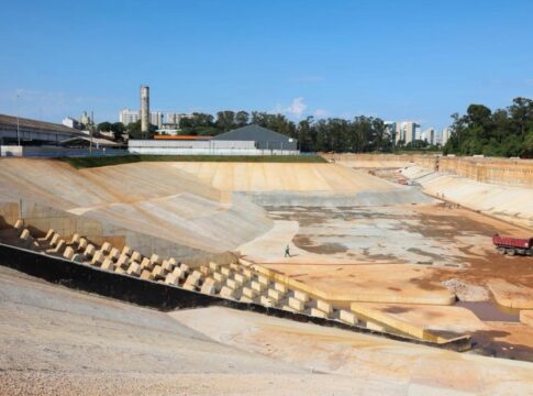tarcisio-inaugura-piscinao-com-gerador-porque-enel-“deixou-na-mao”