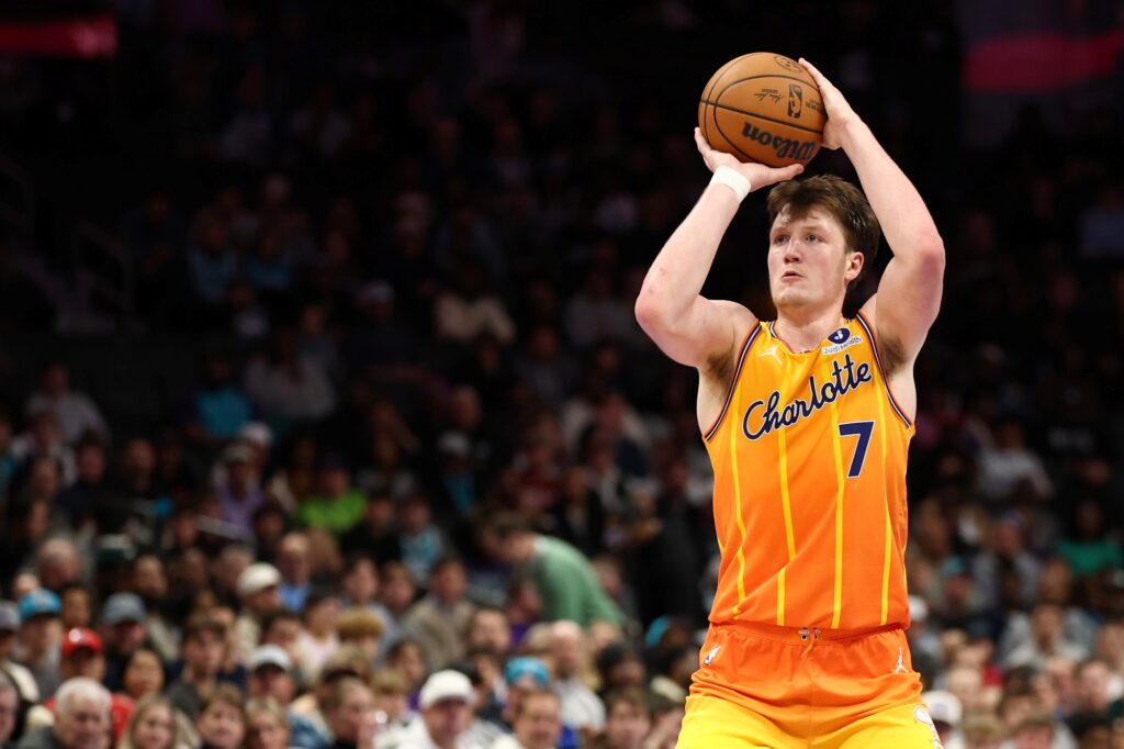 novato-da-nba-alcanca-100-bolas-de-tres-em-tempo-recorde