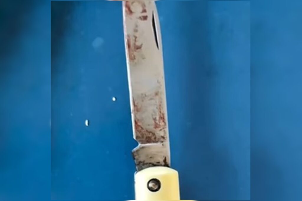 filho-esfaqueia-pai-de-82-anos-e-vizinhos-prendem-agressor-no-poste