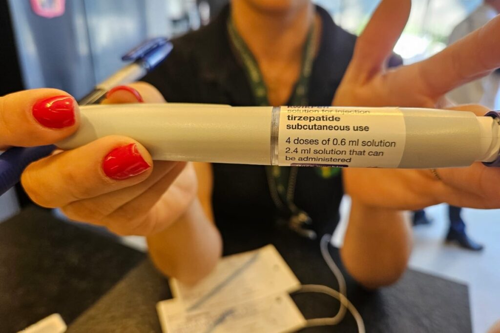 policia-prende-uma-pessoa-e-apreende-monjauro-na-feira-dos-importados