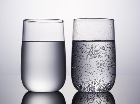 agua-com-gas:-nutri-revela-se-bebida-e-vila-de-quem-tem-pressao-alta