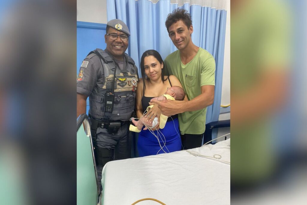 bebe-engasga-com-leite-materno-e-e-salva-por-pms-em-rodovia-no-litoral