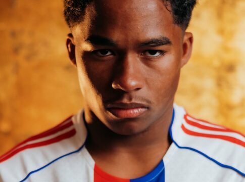 lyon-anuncia-contratacao-por-emprestimo-do-atacante-endrick