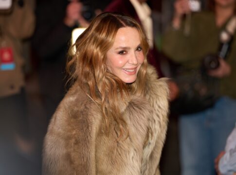 sylvie-grateau,-de-emily-em-paris,-e-icone-de-sexo-e-relacionamentos