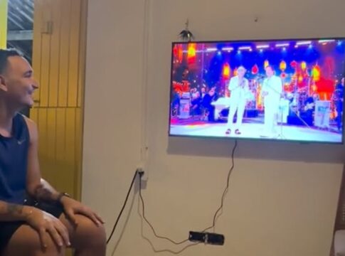 joao-gomes-se-emociona-com-participacao-em-especial-de-roberto-carlos