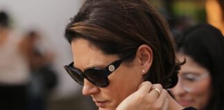 autorizada-a-acompanhar-bolsonaro-no-hospital,-michelle-pede-oracoes