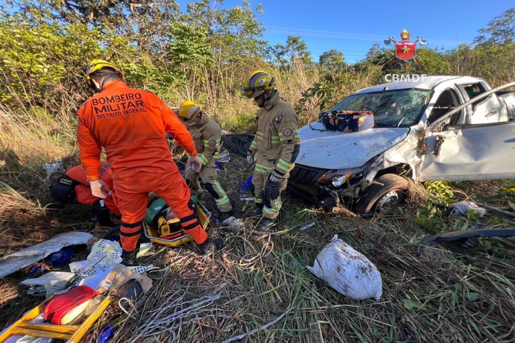 caminhonete-cai-em-ribanceira-e-deixa-um-ferido-na-df-280