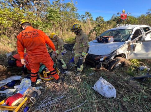 caminhonete-cai-em-ribanceira-e-deixa-um-ferido-na-df-280