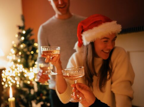 passion:-drinque-natalino-elegante-com-espumante-e-toque-frutado