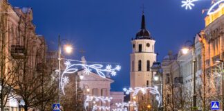 conheca-a-cidade-coroada-capital-do-natal-da-europa-em-2025