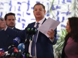 sostenes-expoe-documentos-de-casa-negociada-para-justificar-r$-470-mil