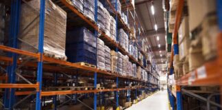 eua-planeja-armazenar-e-enviar-imigrantes-como-mercadorias-da-amazon