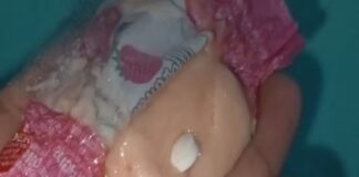 crianca-passa-mal-apos-comer-doce-de-“papai-noel”.-policia-investiga