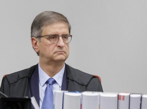 pgr-pede-suspensao-de-acareacao-entre-master,-brb-e-diretor-do-bc