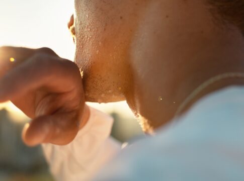 suor-emagrece?-veja-a-relacao-entre-transpirar-e-queimar-gordura