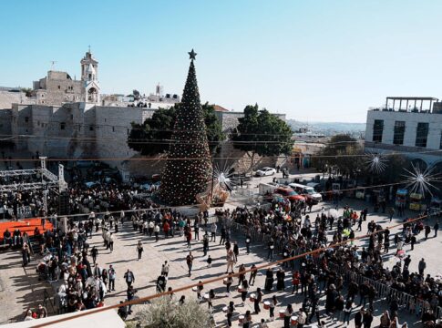 em-crise,-belem-volta-a-celebrar-o-natal-apos-2-anos-de-guerra-em-gaza