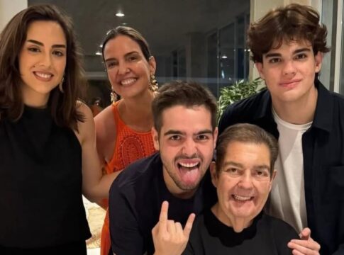 faustao-comemora-o-natal-e-sorri-em-clique-raro-com-o-filho.-veja