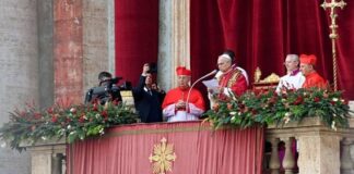 em-sua-1a-bencao-de-natal,-papa-leao-cita-guerras-do-mundo-e-pede-paz