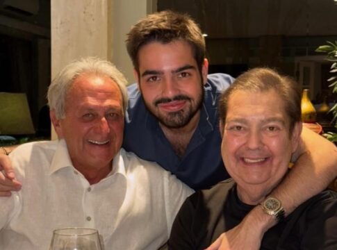 joao-silva-posa-ao-lado-de-faustao-e-festeja-natal:-“privilegio”