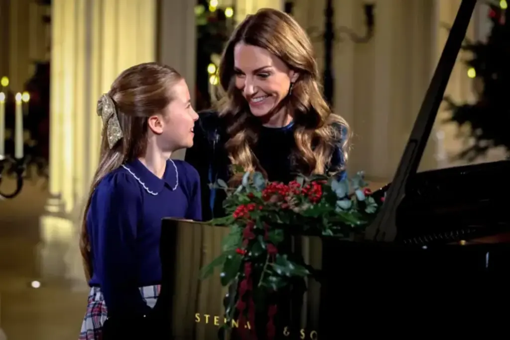 kate-middleton-e-princesa-charlotte-emocionam-em-lindo-dueto-natalino
