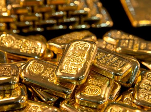 em-disparada,-ouro-caminha-para-fechar-2025-com-maior-alta-em-46-anos