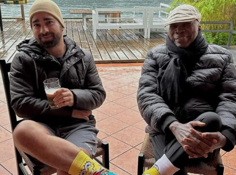 foto:-filho-posa-com-milton-nascimento-e-fala-sobre-“ano-desafiador”