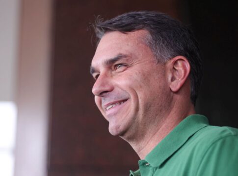 deputada-mais-votada-do-df-apoia-flavio-bolsonaro:-“estamos-juntos”