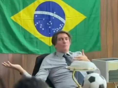 video:-ator-que-vivera-bolsonaro-no-cinema-manda-recado-a-familia