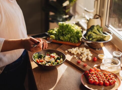 entenda-os-riscos-de-retirar-totalmente-o-sal-da-dieta