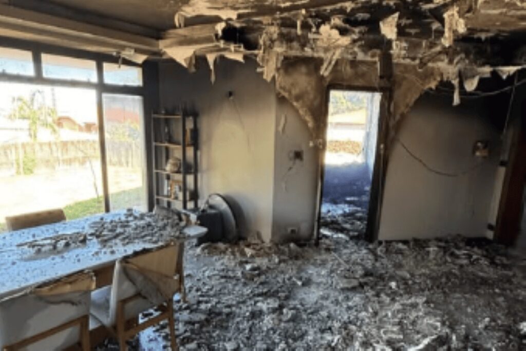 lutador-e-esposa-escapam-de-incendio-pulando-do-2o-andar-de-casa