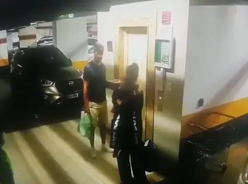 antes-de-agressao-na-porta-de-elevador,-auditor-bateu-em-crianca-na-praia