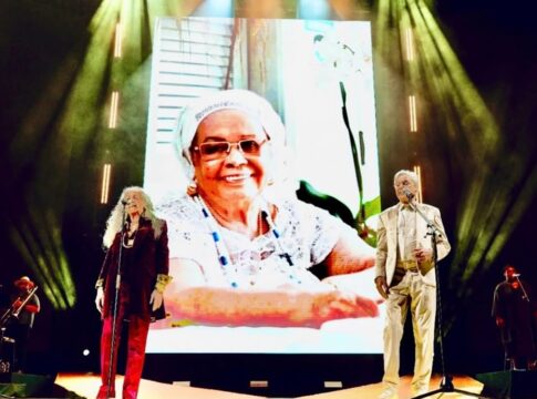 maria-bethania-lamenta-morte-de-mae-carmen-do-gantois-e-faz-homenagem