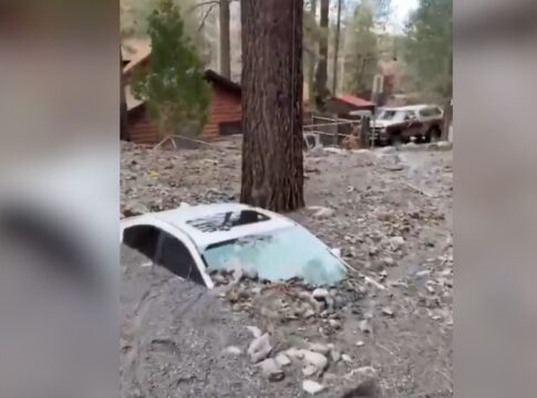 eua:-tempestades-castigam-a-california-no-natal;-ha-ao-menos-3-mortos