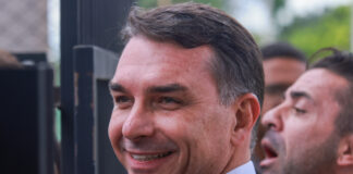 flavio-bolsonaro-comemora-empate-com-lula-no-2o-turno-em-nova-pesquisa