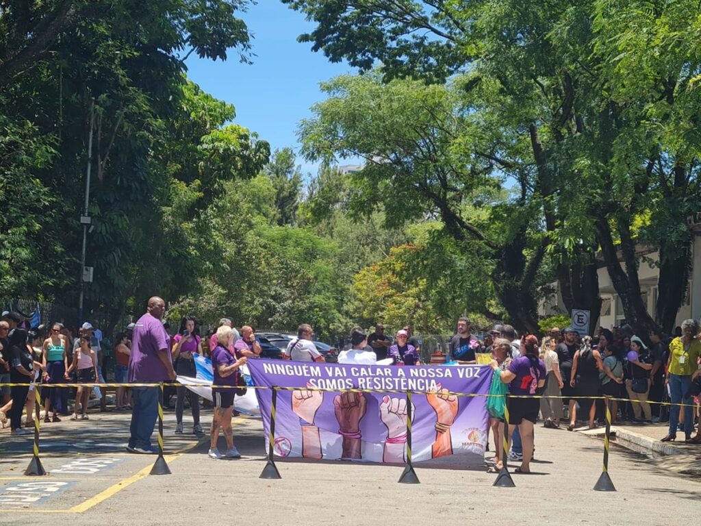 tainara-e-enterrada-sob-aplausos-e-forte-comocao:-“justica”