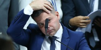 tornozeleira-de-silvinei-ficou-sem-sinal-na-madrugada-de-natal,-diz-pf