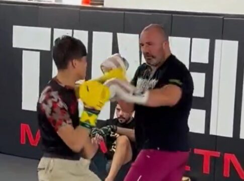 filho-de-poatan-surpreende-em-treino-com-glover-teixeira,-ex-ufc