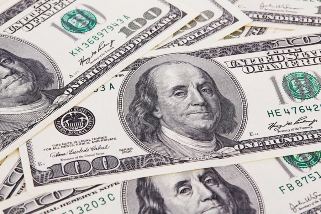 dolar-fecha-em-alta-com-eleicao-em-foco.-bolsa-oscila-no-fim-do-pregao