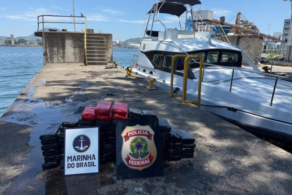 cocaina-escondida-em-casco-de-navio-e-apreendida-em-santos