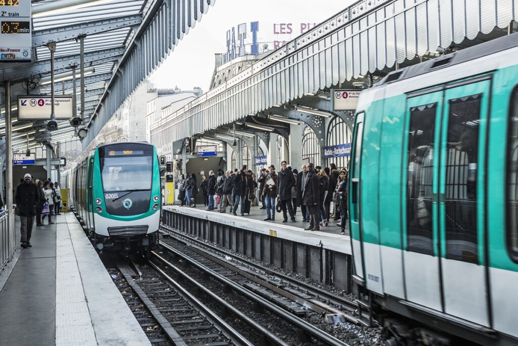 homem-ataca-mulheres-com-faca-em-estacoes-de-metro-em-paris-e-e-preso