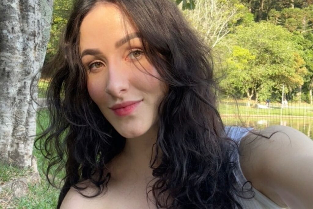 com-dores-no-peito,-jovem-morre-na-garagem-ao-tentar-sair-para-hospital