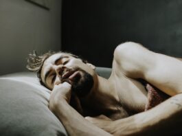 veja-como-aproveitar-as-festas-de-fim-de-ano-sem-afetar-(tanto)-o-sono