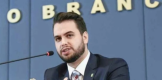 moraes-decreta-prisao-domiciliar-de-filipe-martins,-diz-defesa