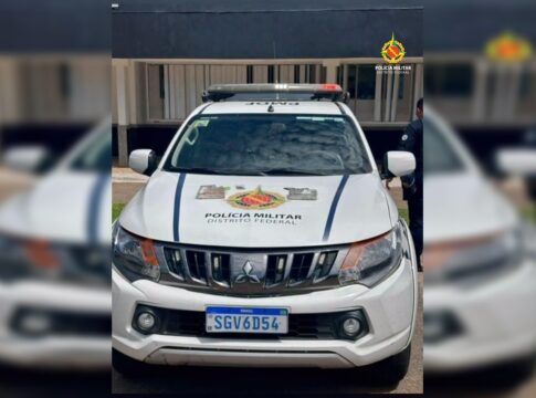 cocaina-na-igreja:-adolescente-tenta-se-livrar-de-droga-ao-fugir-da-pm